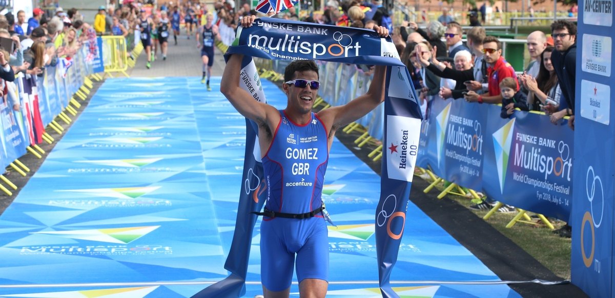 athlete running finish line triahtlon world champs