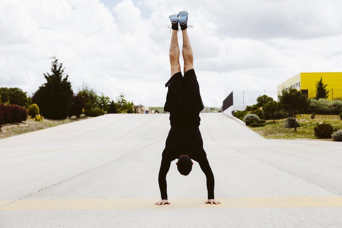 Learn How To Do A Handstand | Easy Beginner Handstand Guide-Sundried Activewear