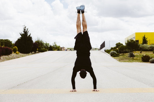 Learn How To Do A Handstand | Easy Beginner Handstand Guide-Sundried Activewear