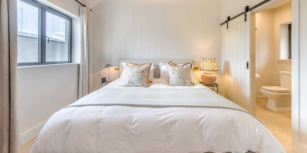 Luxury bedroom interior at Tyle Glas
