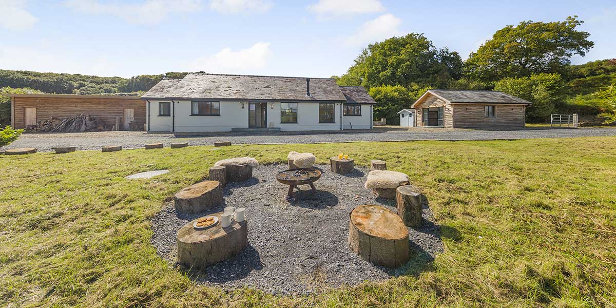 Exterior view of the cottage at Tyle Glas