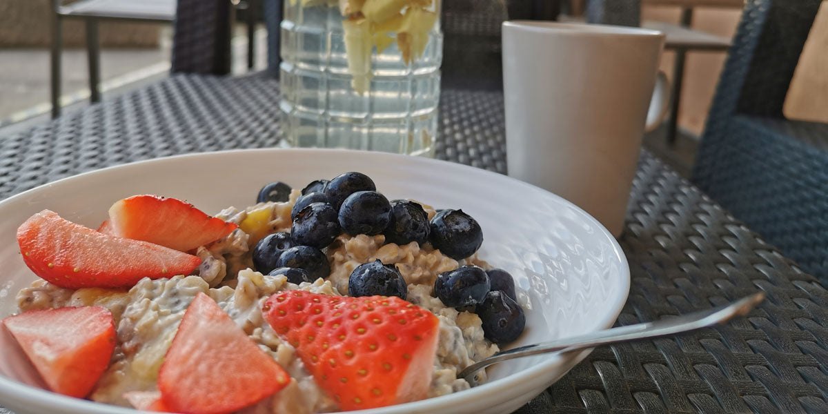 healthy breakfast fruit porridge oats