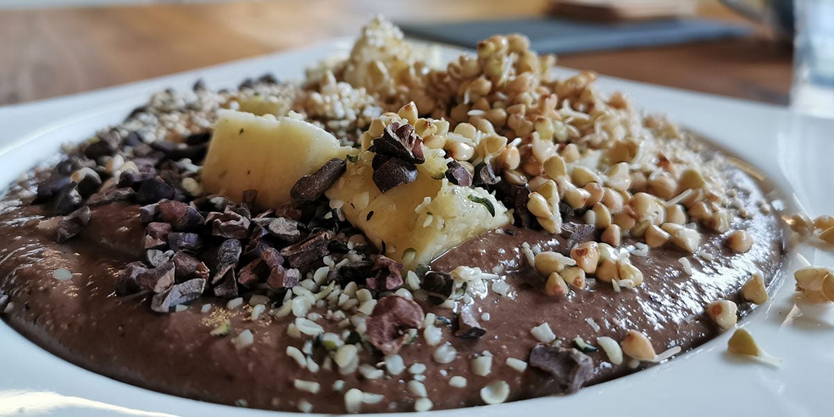 healthy breakfast chocolate oats banana athlete nutrition