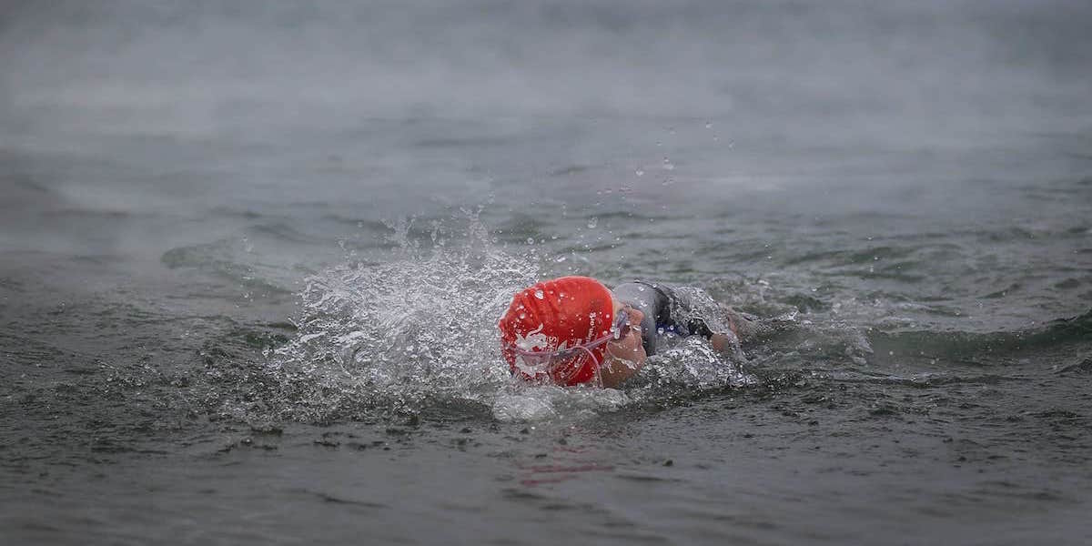 swimming open water triathlon