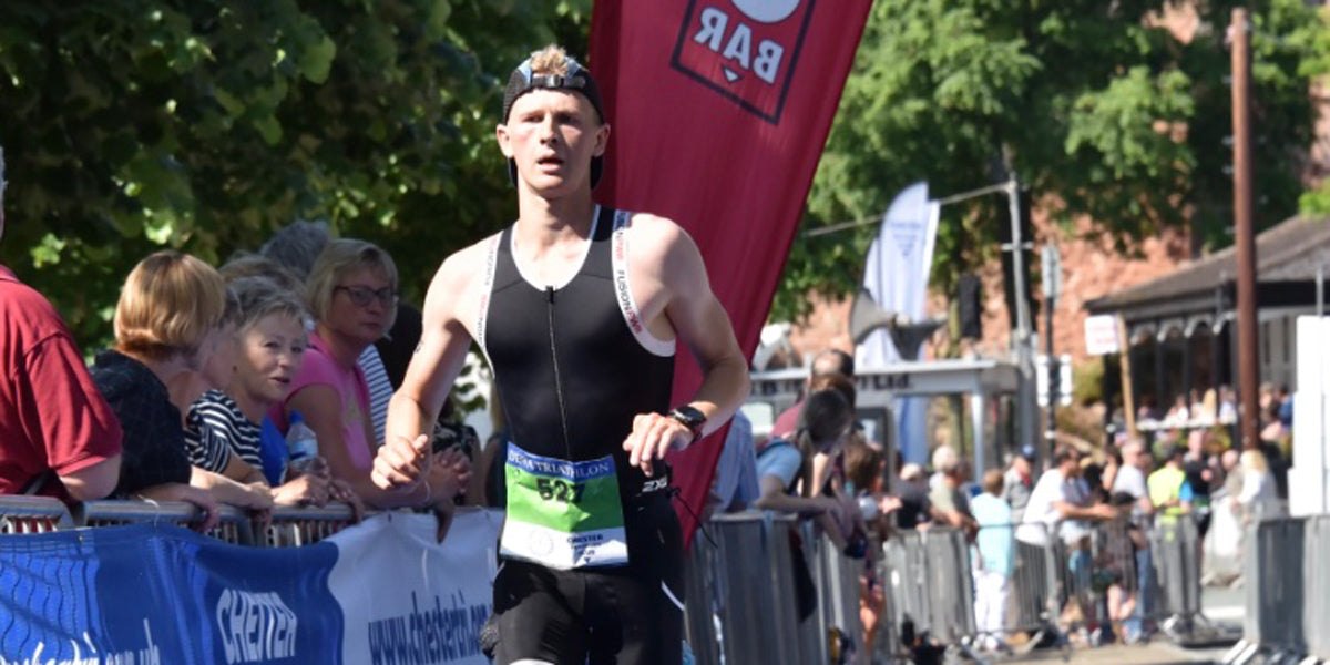 triathlete running triathlon racing